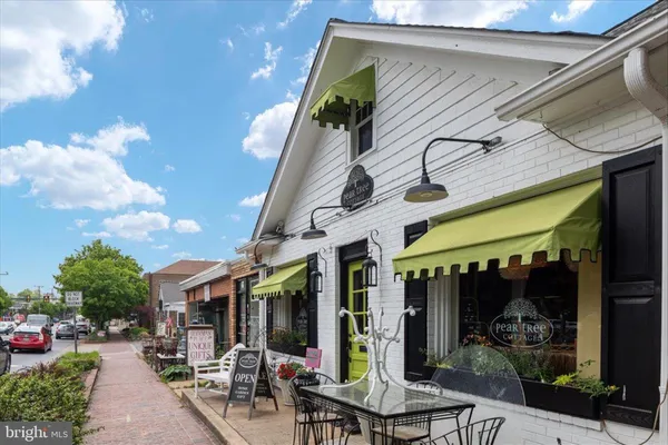 $1,500,000 | 9910 Chase Hill Court, Vienna, VA 22182