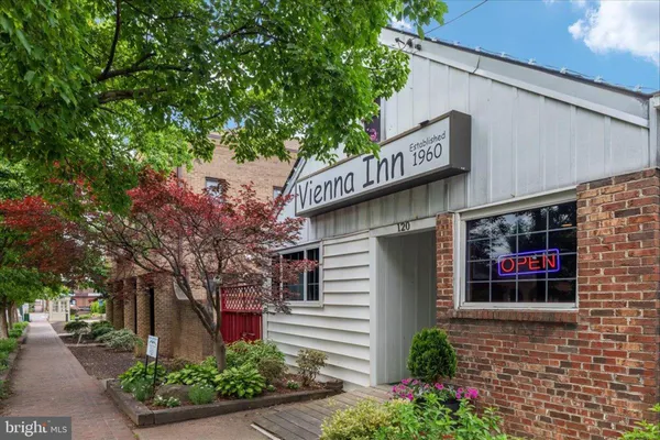 $1,500,000 | 9910 Chase Hill Court, Vienna, VA 22182