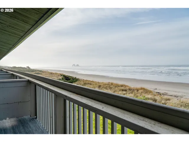 $439,000 | 137 South Pacific Street, Unit 16, Rockaway Beach, OR 97136