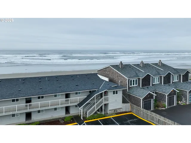 $439,000 | 137 South Pacific Street, Unit 16, Rockaway Beach, OR 97136