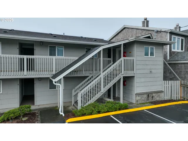 $439,000 | 137 South Pacific Street, Unit 16, Rockaway Beach, OR 97136