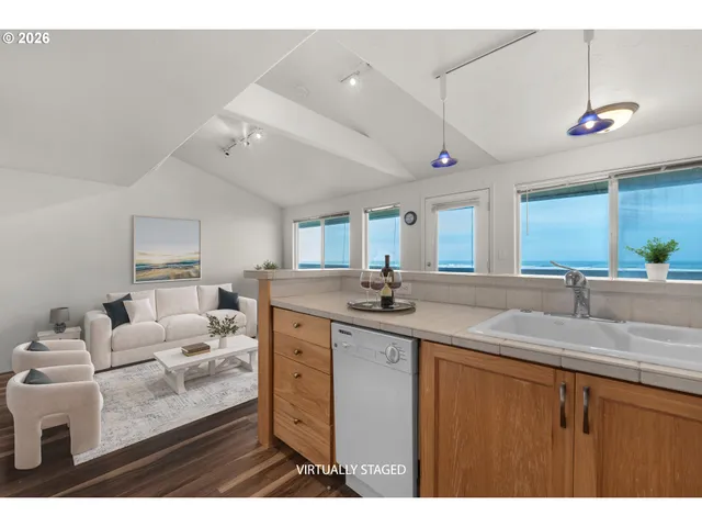 $439,000 | 137 South Pacific Street, Unit 16, Rockaway Beach, OR 97136