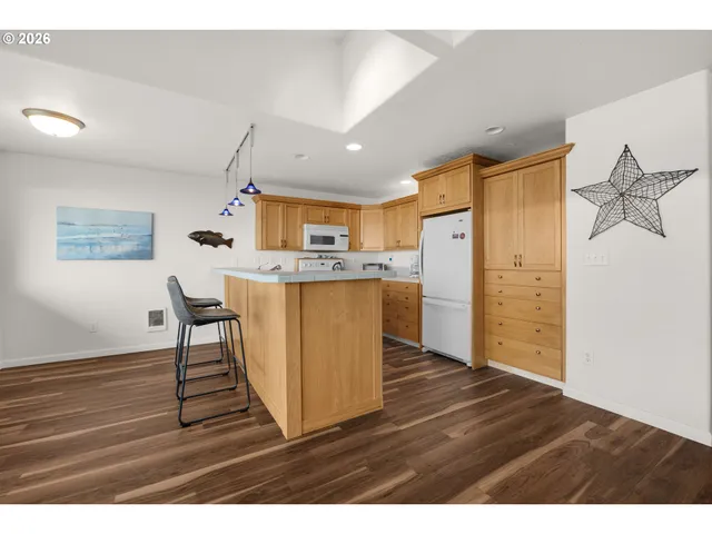 $439,000 | 137 South Pacific Street, Unit 16, Rockaway Beach, OR 97136