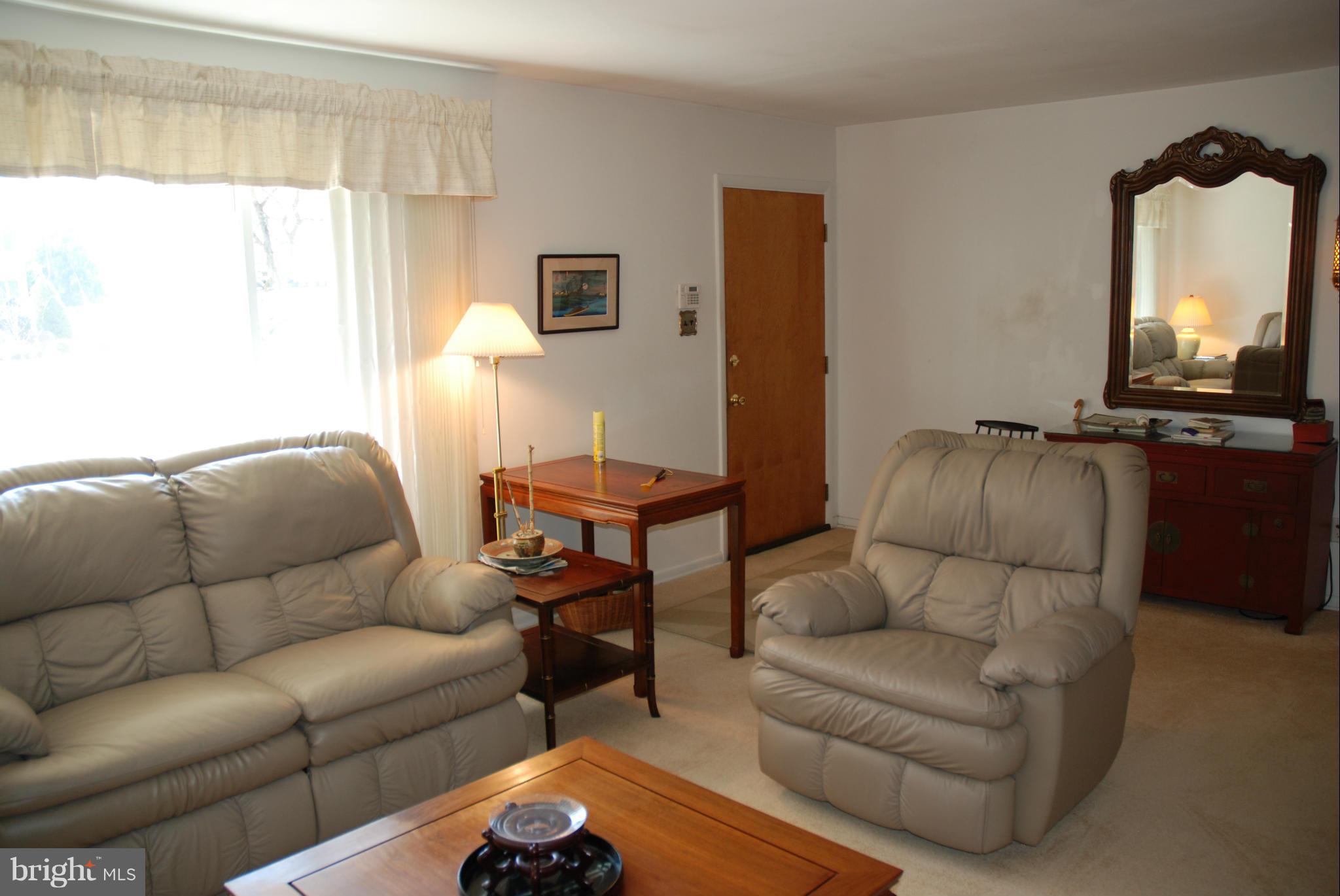 11816 Caplinger Road Silver Spring, MD 20904 - Photo 7 of 23 Living Room