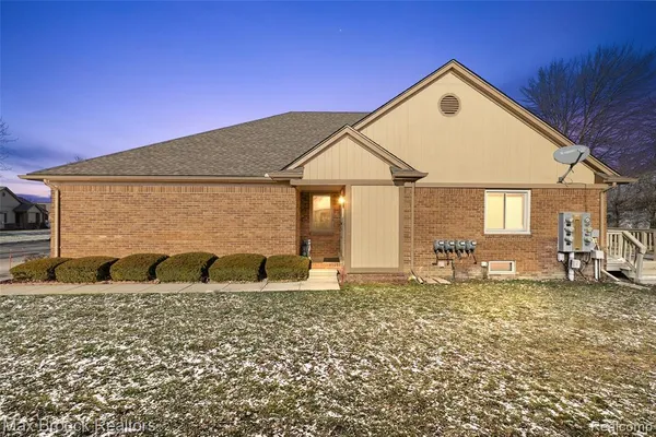 $310,000 | 46784 Country Lane, Macomb, MI 48044