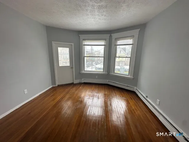 $1,800 | 414 Dixwell Avenue, Unit 2, New Haven, CT 06511