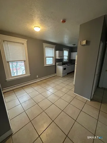 $1,800 | 414 Dixwell Avenue, Unit 2, New Haven, CT 06511