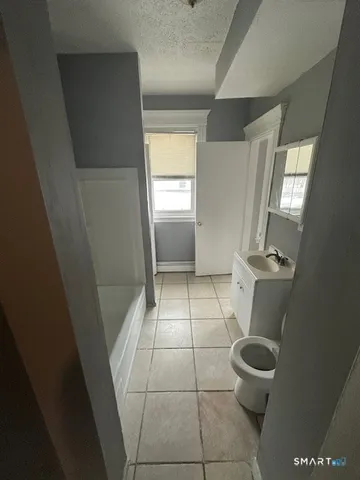 $1,800 | 414 Dixwell Avenue, Unit 2, New Haven, CT 06511