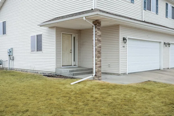$289,000 | 907 30th Avenue West, West Fargo, ND 58078