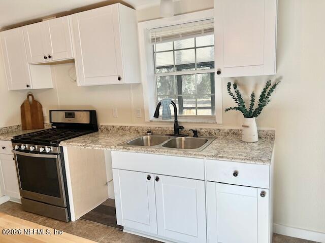 788 Keuka Road Hawthorne, FL 32640 - Photo 10 of 45 a kitchen with stainless steel appliances granite countertop a sink a stove and a window