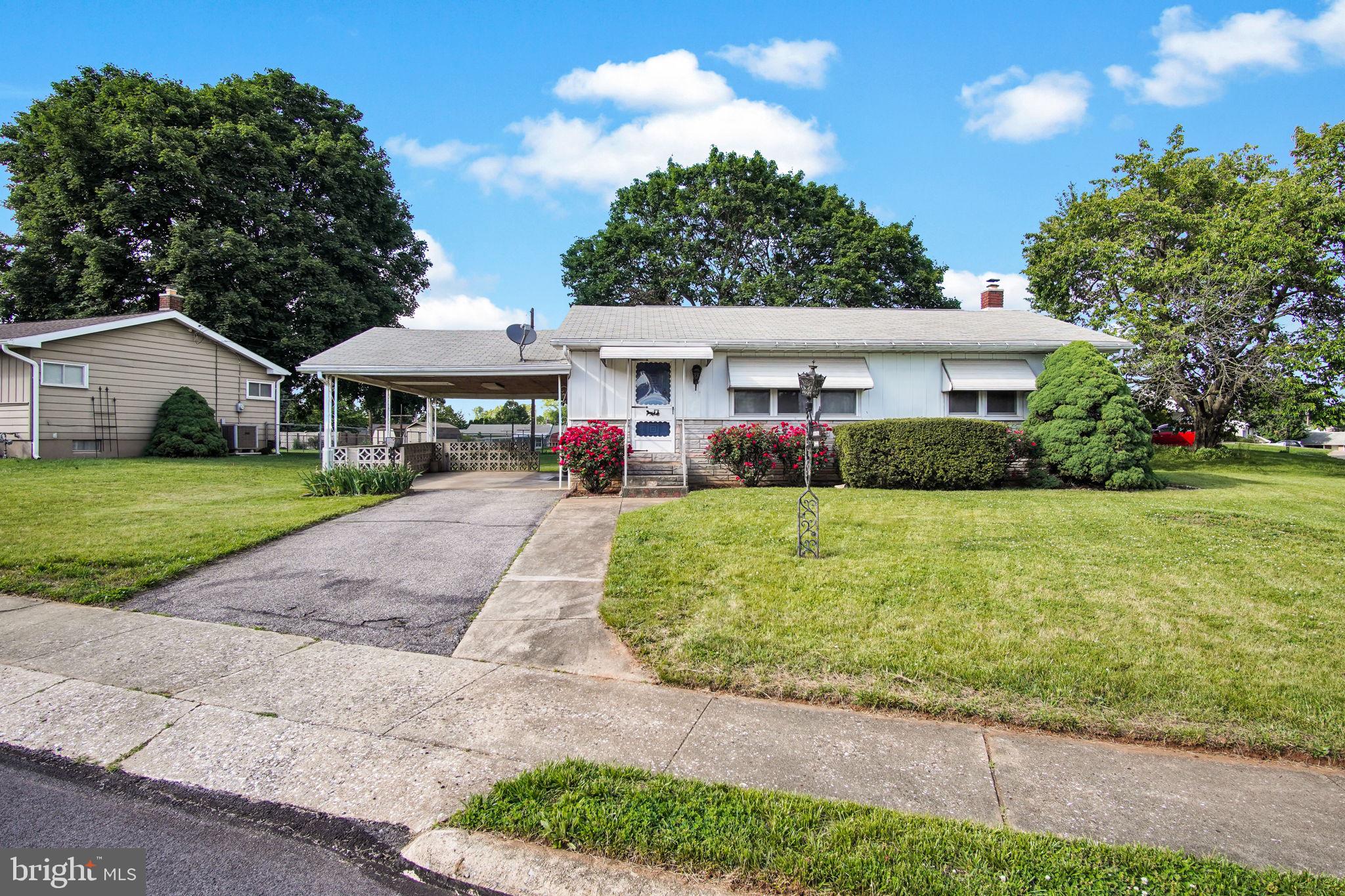 844 Gunnison Road York, PA 17404 - Photo 4 of 34