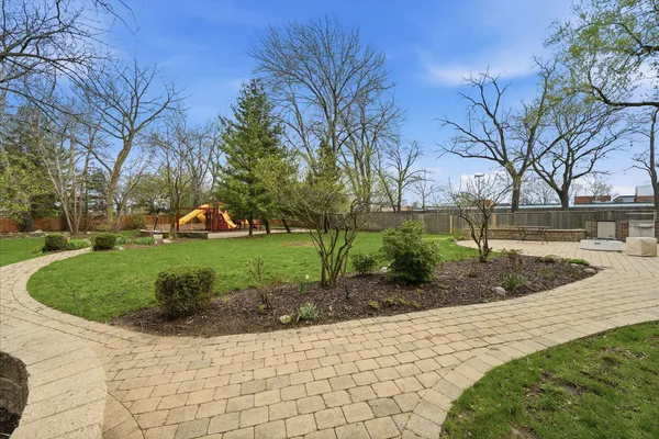 $8,250 | 2181 2nd Street, Northbrook, IL 60062