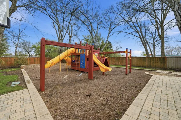 $8,250 | 2181 2nd Street, Northbrook, IL 60062