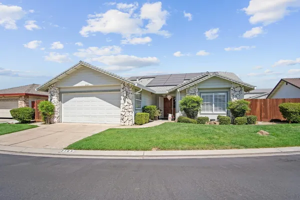 $449,900 | 2185 Garden Cir Drive West, Manteca, CA 95336