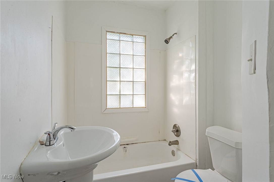 3496 East Scarborough Road Cleveland, OH 44118 - Photo 14 of 28
