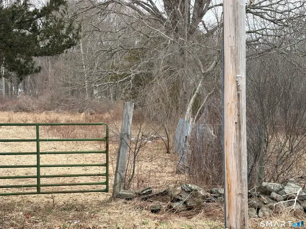 a view of a pathway of a house