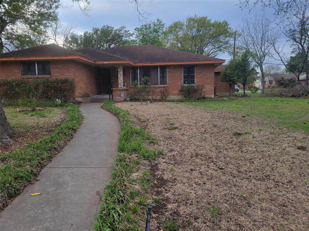 4307 Oak Trail Dallas, TX 75232 - Photo 1 of 1 a front view of house with yard and green space