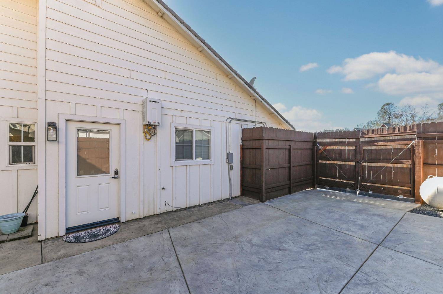 333 Oak Tree Circle Murphys, CA 95247 - Photo 62 of 88 a view of a house with backyard