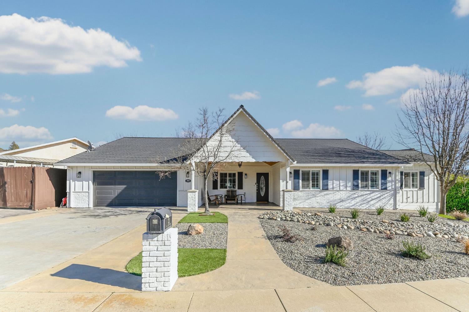 333 Oak Tree Circle Murphys, CA 95247 - Photo 66 of 88 a front view of a house with garden