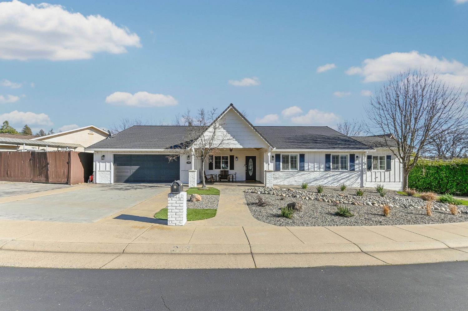 333 Oak Tree Circle Murphys, CA 95247 - Photo 69 of 88 a front view of a house with a yard