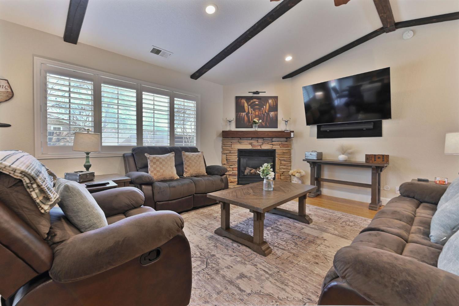 333 Oak Tree Circle Murphys, CA 95247 - Photo 7 of 88