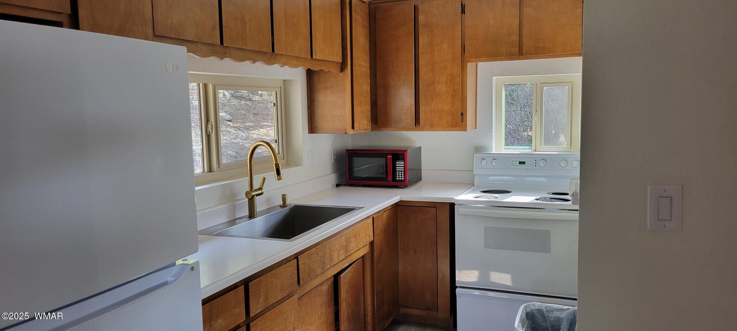 1285 Spruce Street Eagar, AZ 85925 - Photo 11 of 17 Efficient kitchen with lot's of cabinets
