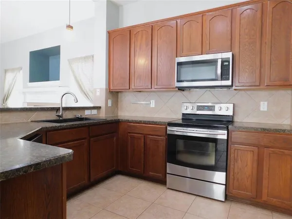 $1,995 | 1104 Hayden Lane, Savannah, TX 76227