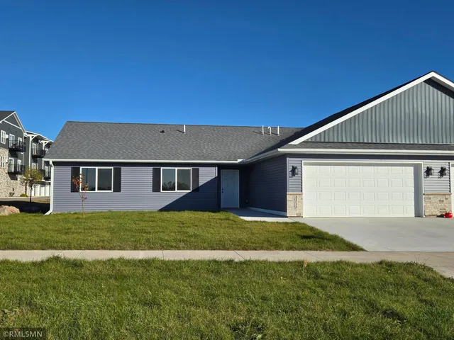 $295,000 | 2015 Clark Street, St. Peter, MN 56082