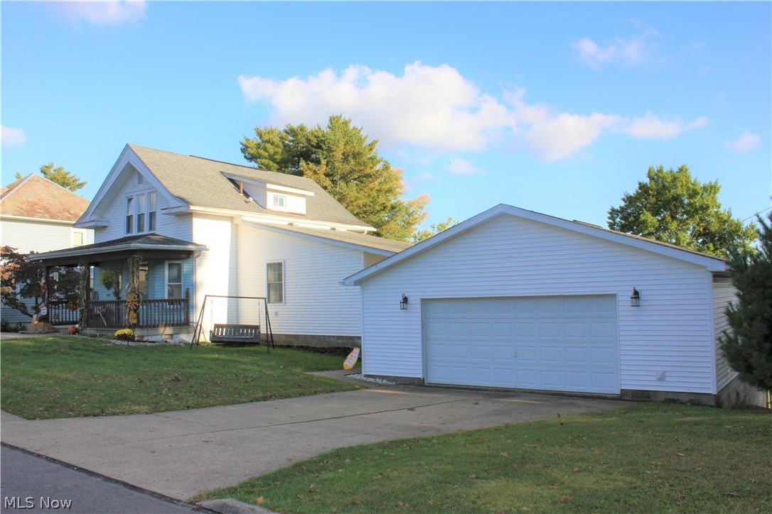 1906 Creston Road Cambridge, OH 43725 - Photo 2 of 29 You don't see many garages in Cambridge like this one and cement driveway!