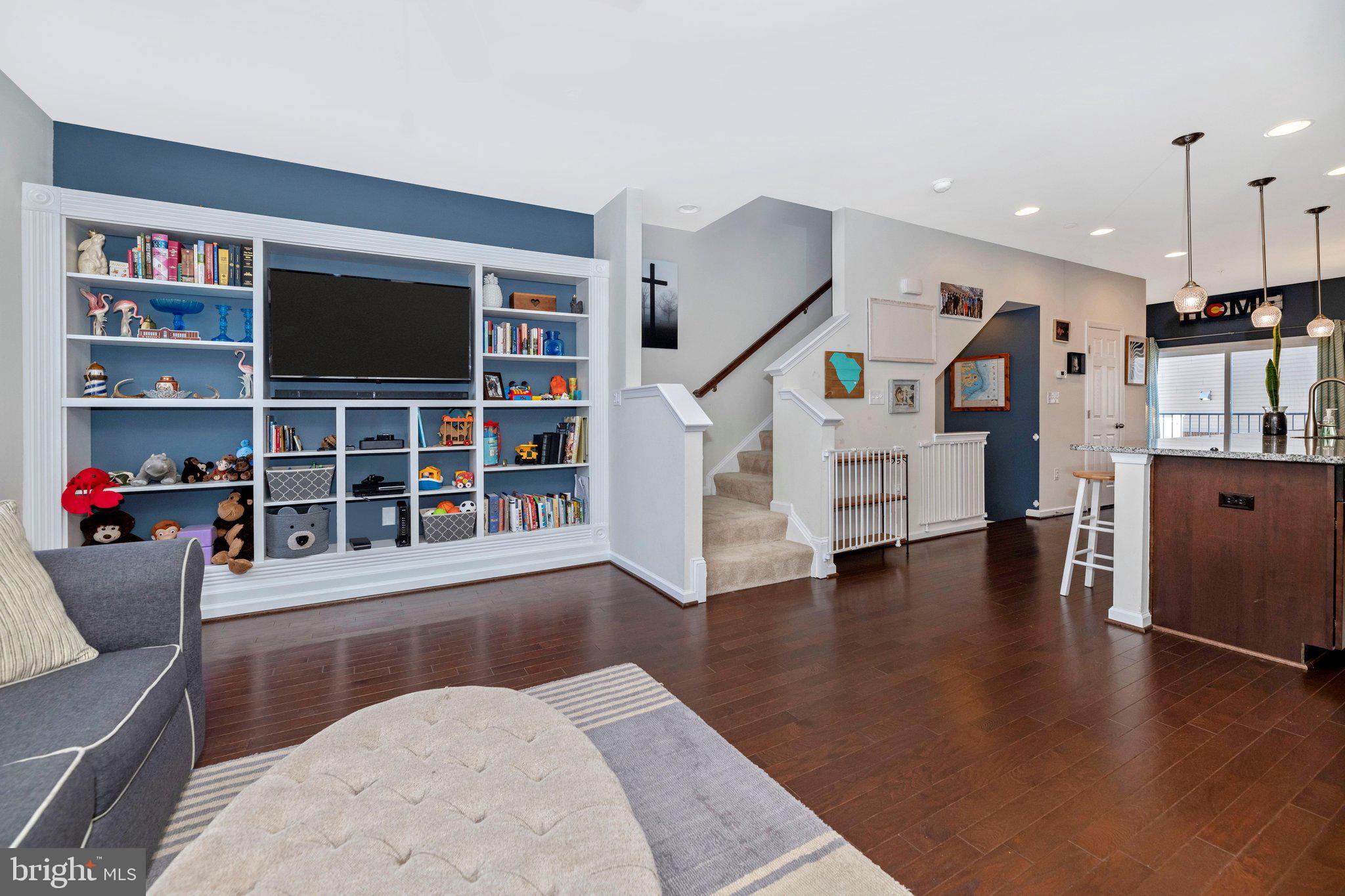 6082 Forum Square Frederick, MD 21703 - Photo 11 of 45 Living Room