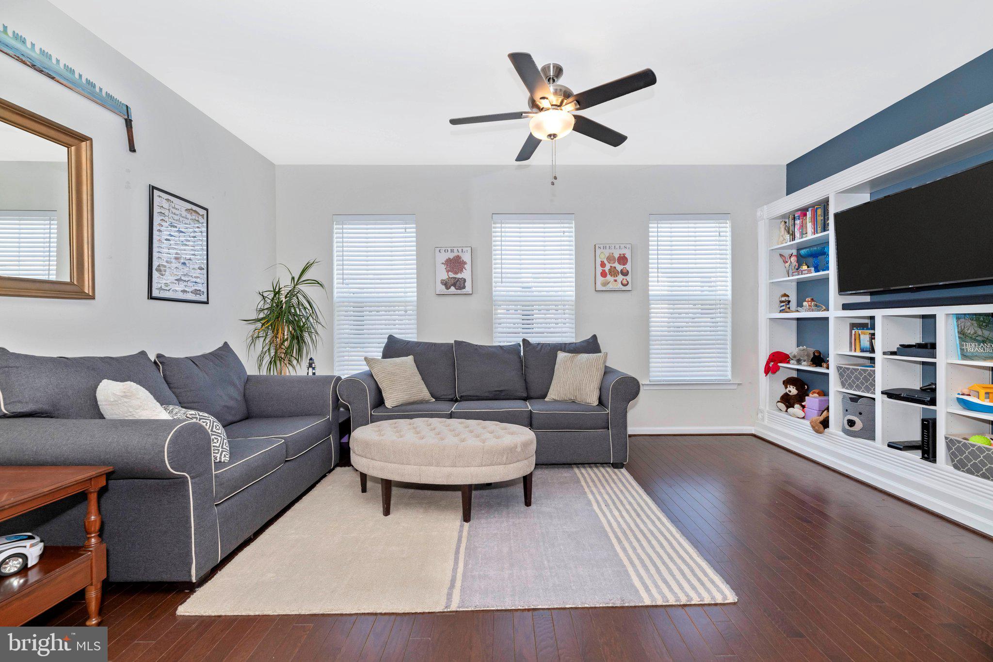 6082 Forum Square Frederick, MD 21703 - Photo 13 of 45 Living Room