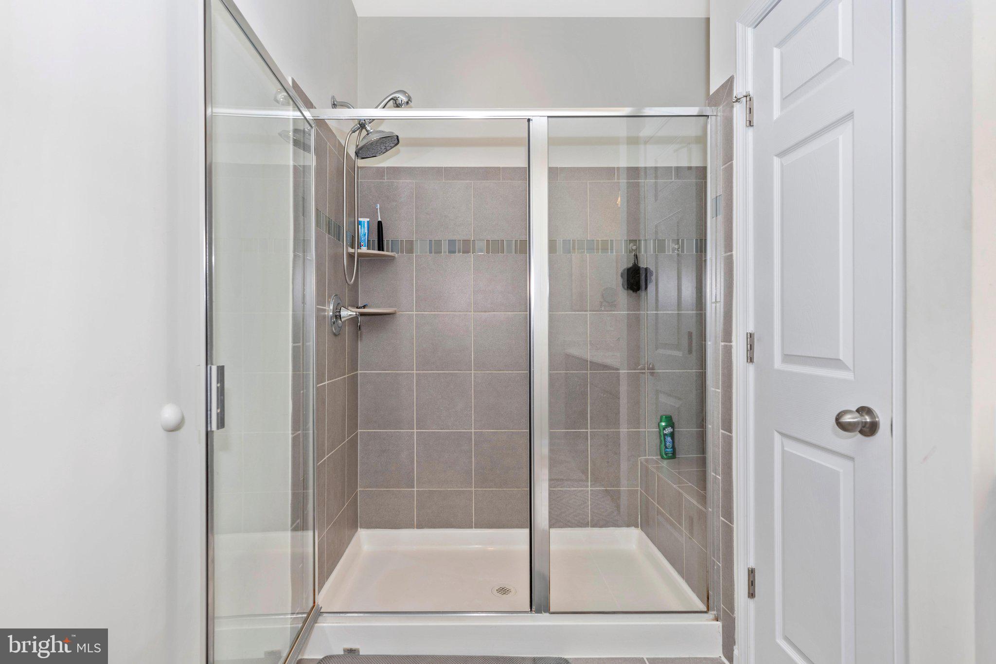 6082 Forum Square Frederick, MD 21703 - Photo 20 of 45 Primary Bathroom