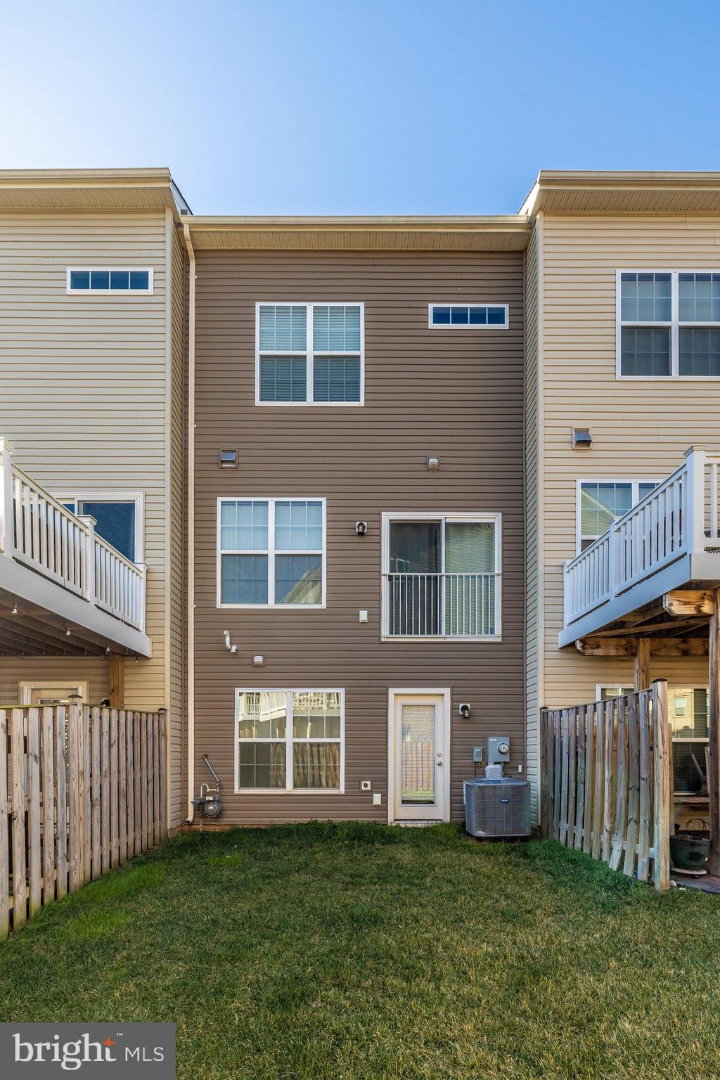 6082 Forum Square Frederick, MD 21703 - Photo 31 of 45 Exterior Back