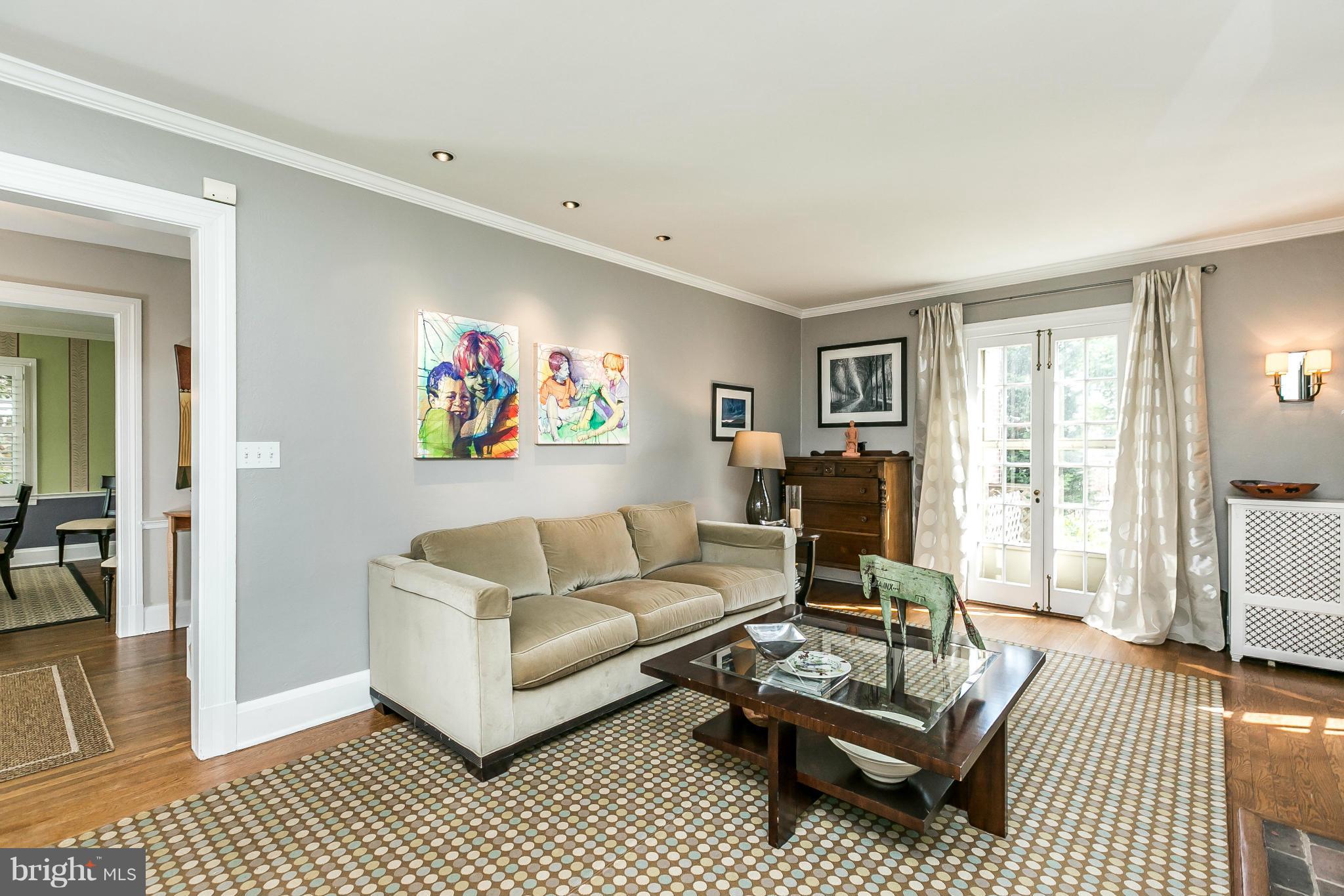 209 Upnor Road Baltimore, MD 21212 - Photo 3 of 30 Living Room w/3 sets of French doors