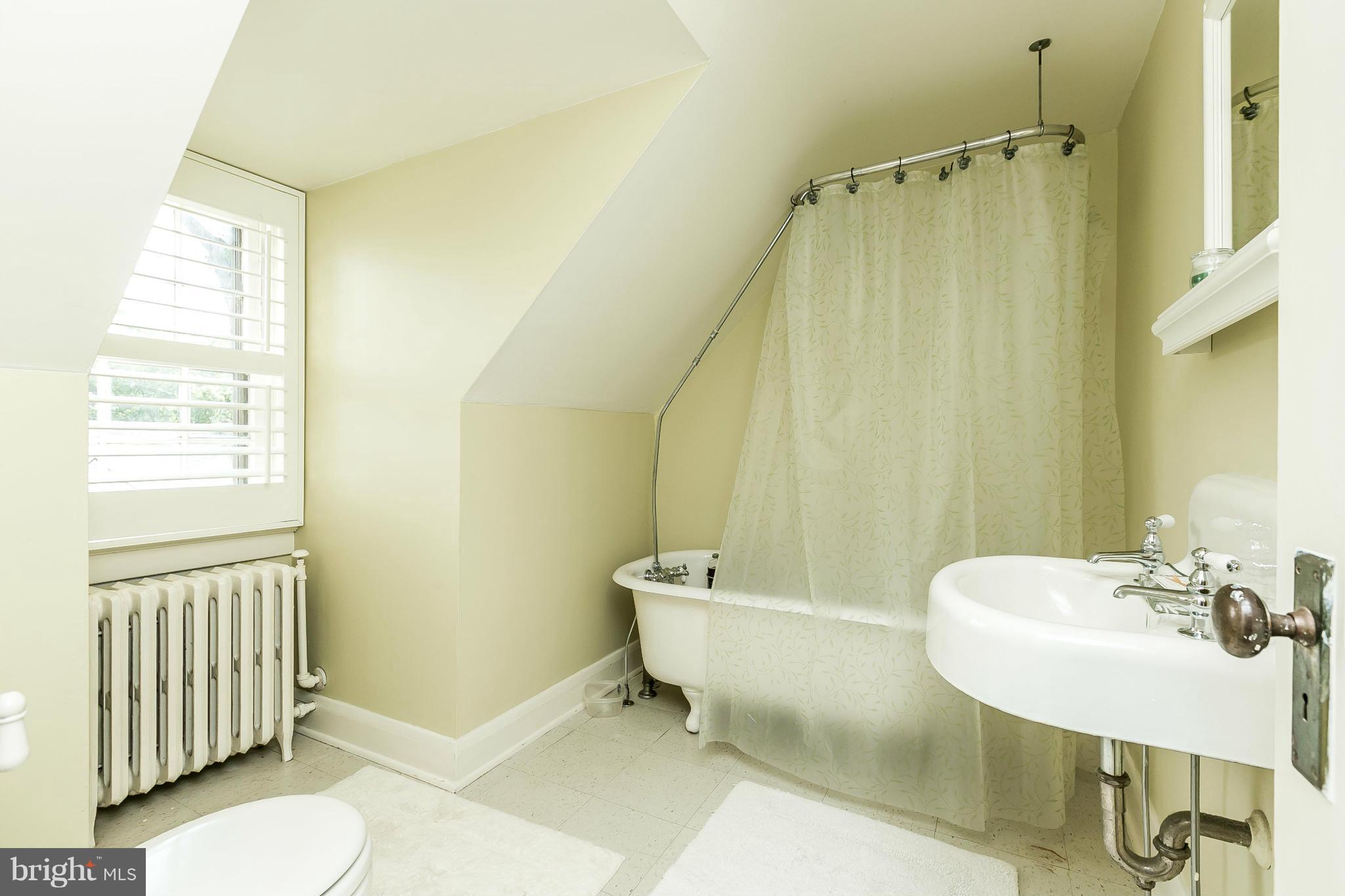 209 Upnor Road Baltimore, MD 21212 - Photo 21 of 30 3rd floor bath