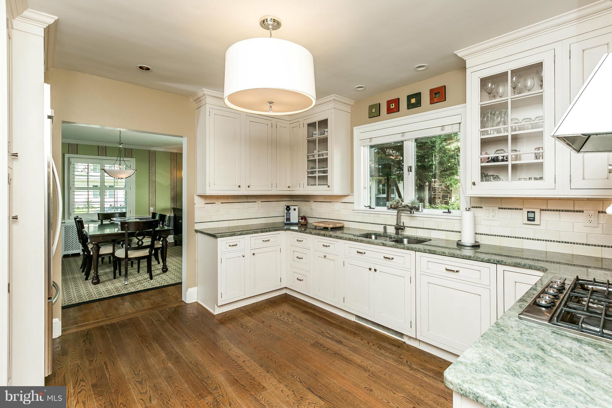209 Upnor Road Baltimore, MD 21212 - Photo 4 of 30 Granite counters, white inset cabinets