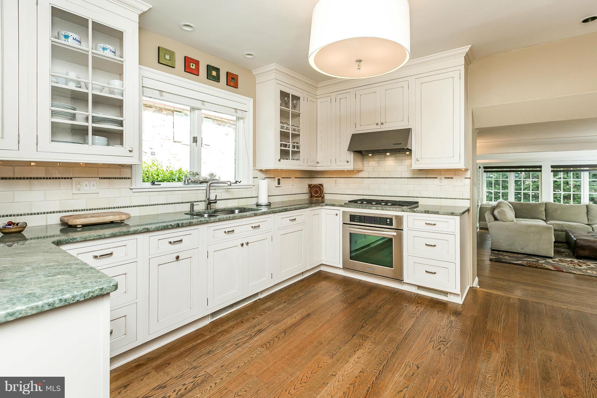 209 Upnor Road Baltimore, MD 21212 - Photo 5 of 30 Kitchen leads to family room with eat-in area