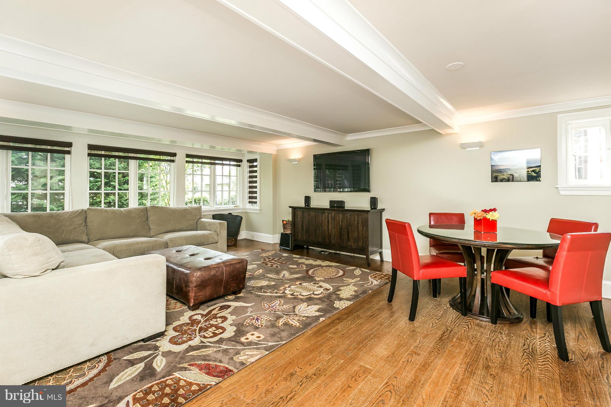 209 Upnor Road Baltimore, MD 21212 - Photo 6 of 30 Family Room with beamed ceiling