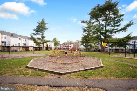 $300,000 | 14463 Rustling Leaves Lane, Centreville, VA 20121