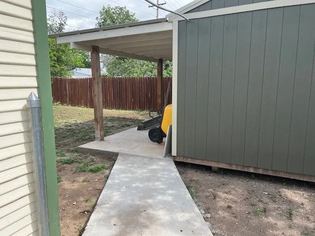 a view of a house with backyard and porch