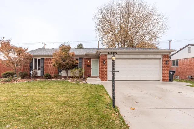 $369,900 | 14220 Knolson Street, Livonia, MI 48154