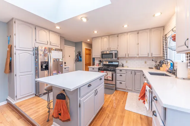 $369,900 | 14220 Knolson Street, Livonia, MI 48154