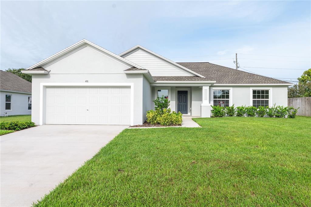 a view of a yard in front of a house