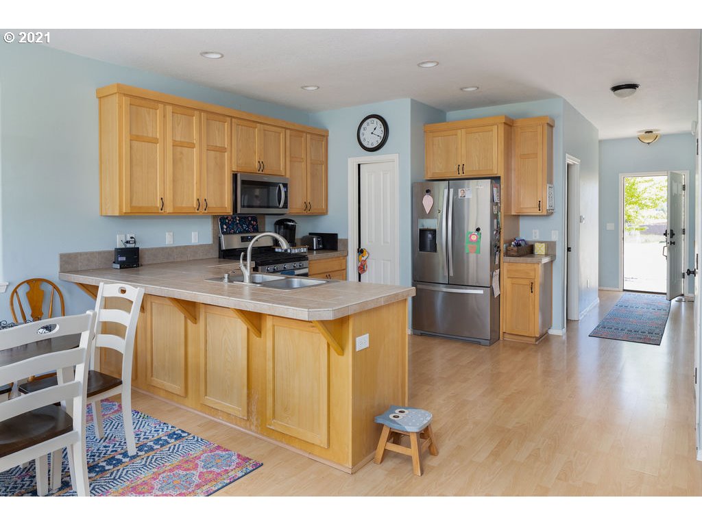 19521 Leland Road Oregon City, OR 97045 - Photo 6 of 27 Gallery Image 6
