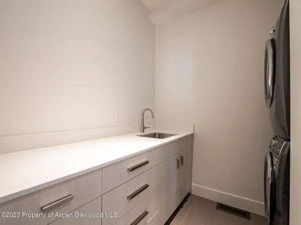 a close view of sink and tap