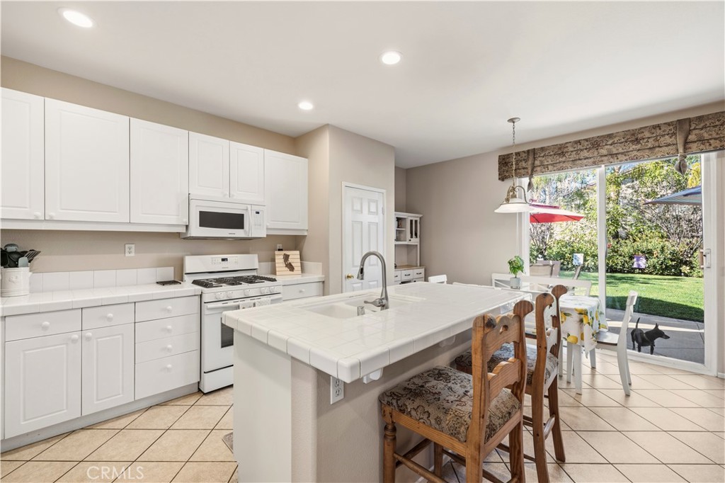 30457 Barcelona Road Castaic, CA 91384 - Photo 11 of 36