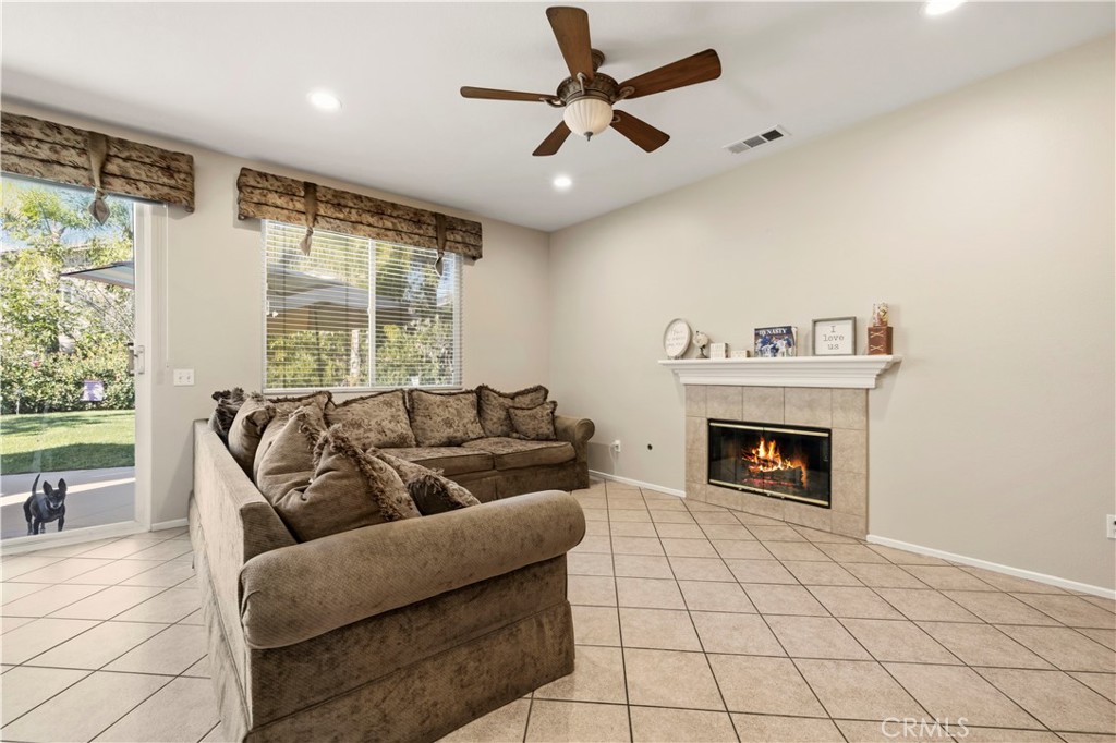 30457 Barcelona Road Castaic, CA 91384 - Photo 14 of 36