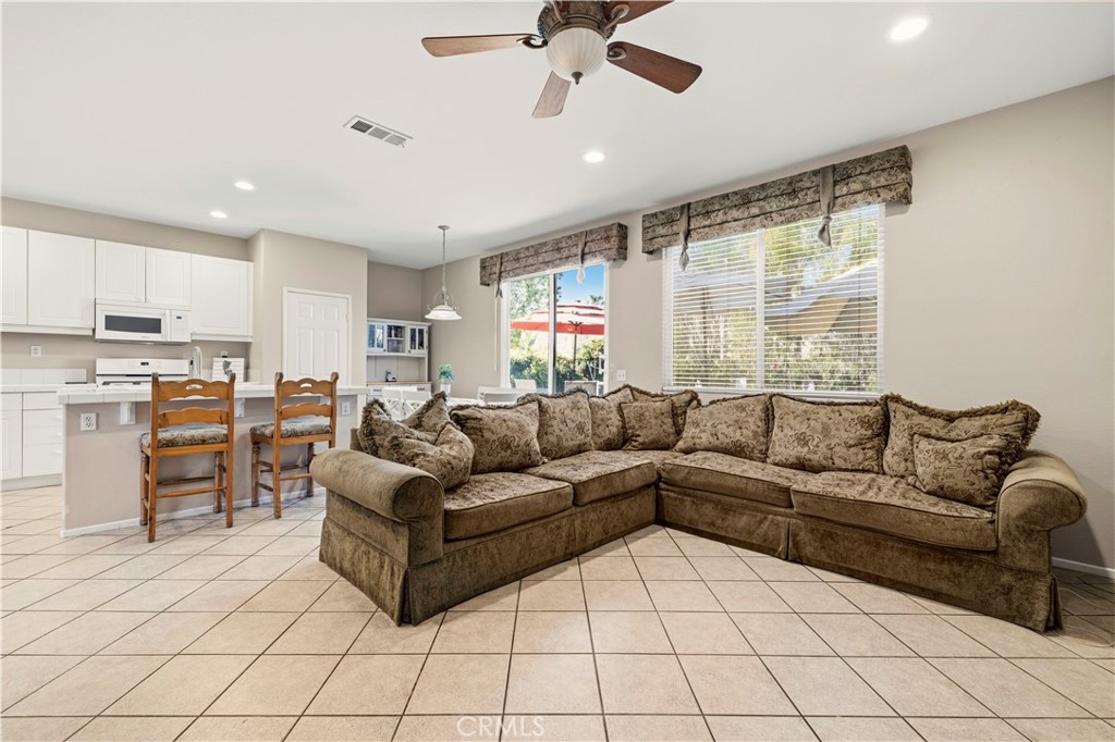 30457 Barcelona Road Castaic, CA 91384 - Photo 15 of 36