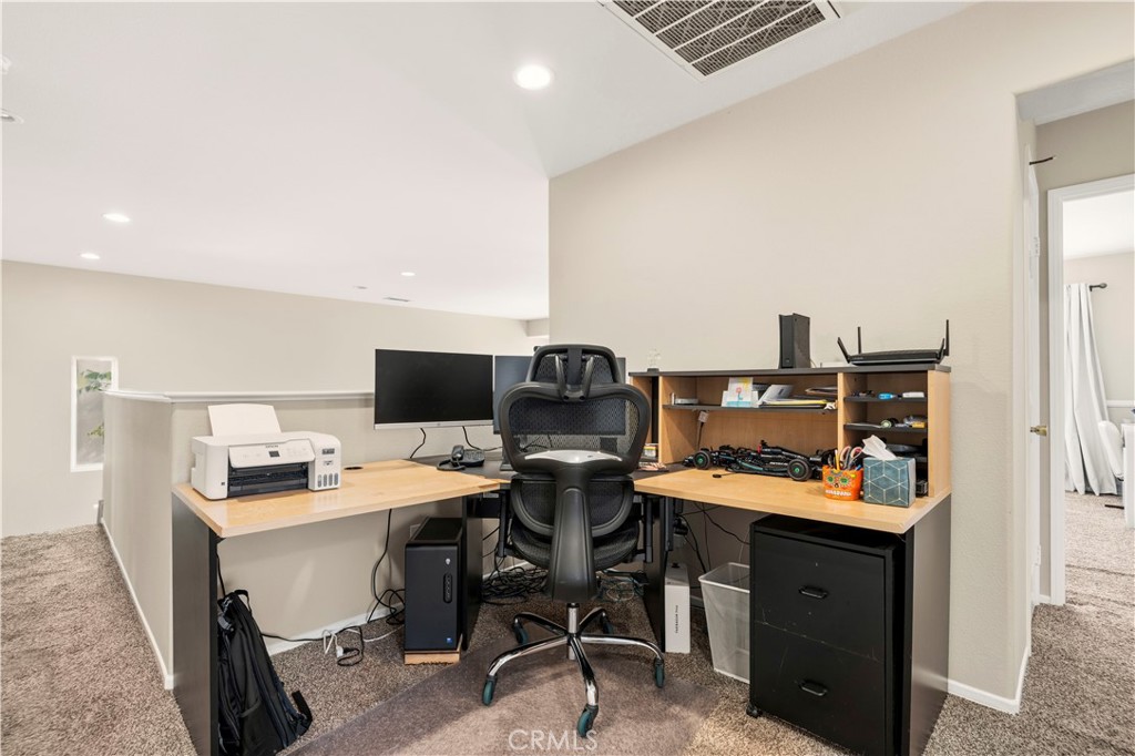 30457 Barcelona Road Castaic, CA 91384 - Photo 23 of 36