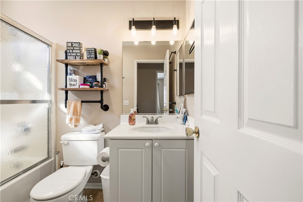 30457 Barcelona Road Castaic, CA 91384 - Photo 28 of 36